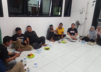 Kalau izin bisa diurus sambil jalan, kenapa enggak? Yang penting warga kebagian internet bagus.