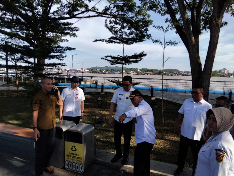 Pemkot Samarinda Tinjau Teras Samarinda Pasca Aksi 214, Pastikan Kerusakan Minim dan Segera Diperbaiki