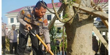 Kapolda Kaltim Tanam Pohon dan Tebar Bibit Ikan, Wujud Komitmen Lingkungan dan Ketahanan Pangan