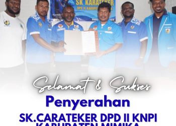Akhiri Dualisme, KNPI Papua Tengah Serahkan SK Karateker Mimika ke Arden Temorubun