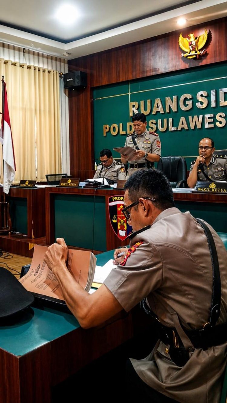 MAHKAMAH KONSTITUSI DISERET, PRAPERADILAN 41 JADI TAMENG, 7 OKNUM POLRI TERSERET SKANDAL ISHAK HAMZAH   