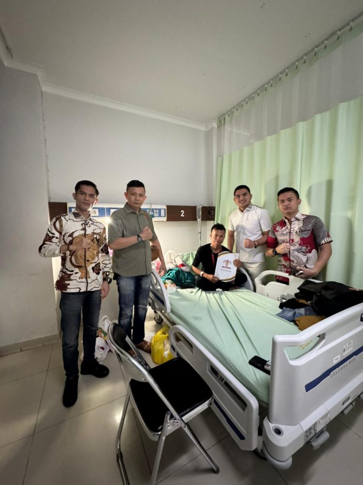 Ngeri! Advokat Babak Belur Dikeroyok Saat Dampingi Klien di Bandung, Law Firm: “Negara Hukum Dicederai   