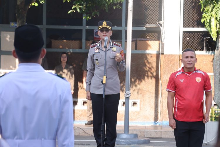 Kapolres Pematangsiantar Pembina Upacara Bendera di SMA Sultan Agung, Jauhi Narkoba 