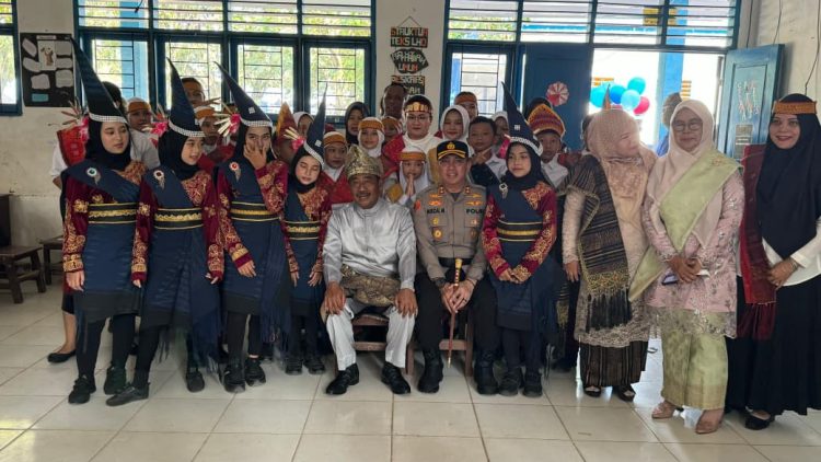 Forkopimda Kota Binjai Kompak Hadiri Upacara Hardiknas Di Smpn 9, Pakaian Adat Jadi Simbol Kebhinekaan