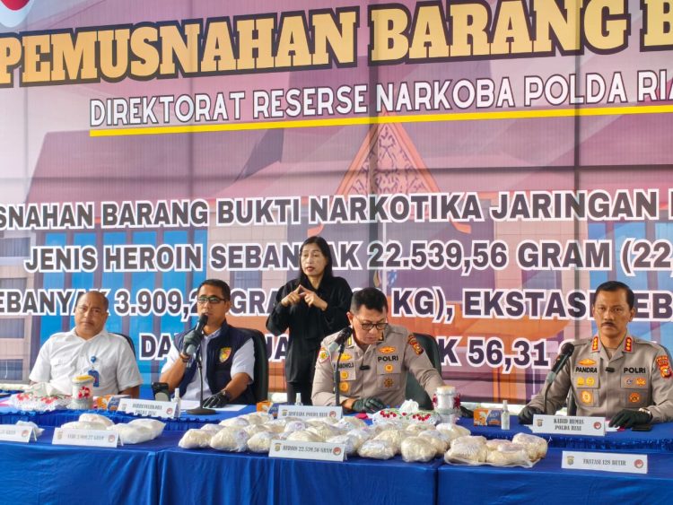 Sikat Narkoba,  Polda Riau Sita 213,5 Kg Narkotika