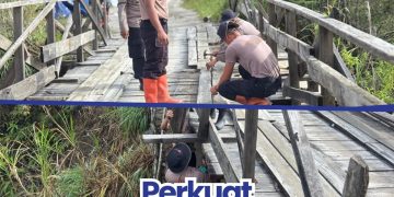 Perkuat Infrastruktur Desa, Brimob Sumut Lakukan Perbaikan Jembatan Gotting