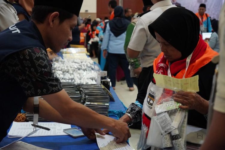AHMED, Kamis Terbang ke Makkah Kenakan Ihram