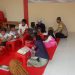Bhabinkabtibmas tebar kepedulian dampingi anak-anak belajar alquran di polsek selesei