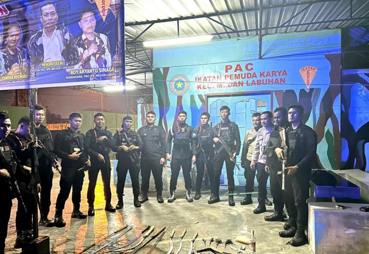 Patroli Skala Besar Brimob Polda Sumut Sisir Belawan, Sajam hingga Miras Diamankan