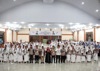 Kakanwil Kemenhaj Sumut Lepas Kloter Terakhir Embarkasi Medan, Ingatkan Jemaah Jaga Kekompakan, Disiplin dan Patuhi Aturan di Tanah Suci