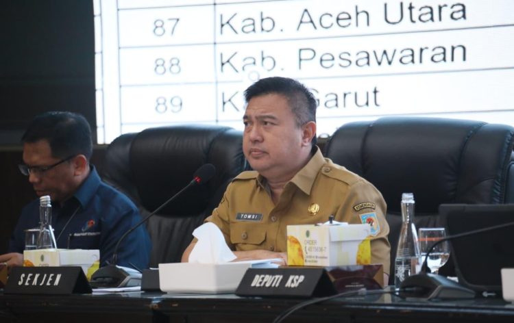 Sekjen Kemendagri Minta Pemda Atasi Kenaikan Harga Komoditas Cabai Merah