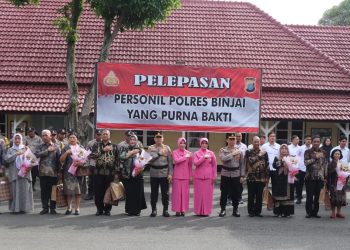 Polres Binjai Lepas Personil Yang Purnabakti Dengan Tradisi Kepolisian