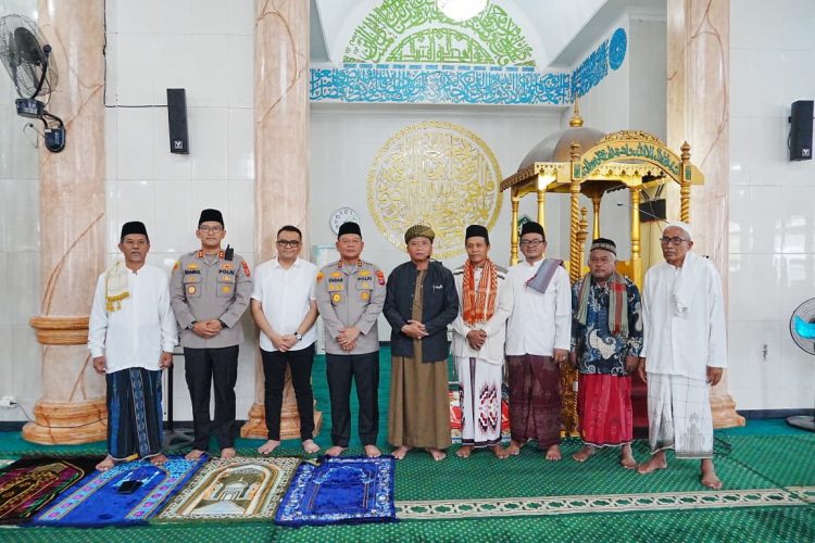 SAFARI JUMAT DI KUKAR, KAPOLDA KALTIM AJAK MASYARAKAT RAWAT PERSATUAN DAN BIJAK BERMEDIA SOSIAL