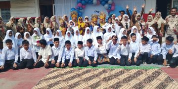 Gelar Acara Perpisahan Murid SDN 003 Peranap Dengan Meriah Serta Dukungan Para Wali Murid Dan Ketua Komite