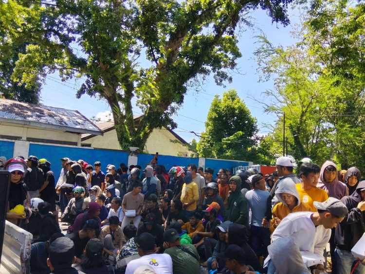 Ratusan Massa Datangi PN Palopo, Minta Eksekusi Cafe Sisi Lain Ditunda hingga Putusan Inkrah