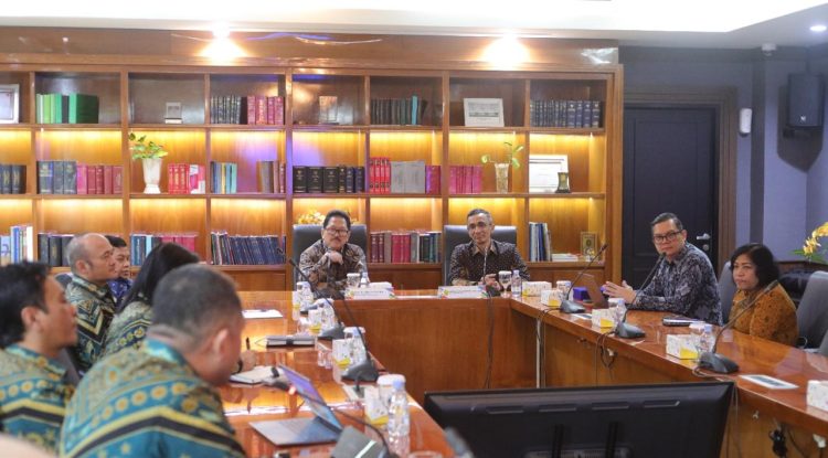 Terima Audiensi PERADI, Ketua IKAHI Ajak Advokat Jaga Marwah Pengadilan