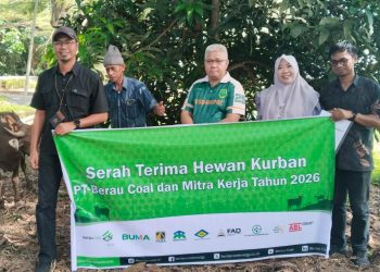 Semangat Berbagi Iduladha 1447 H, PT Berau Coal Serahkan Bantuan Hewan Kurban untuk FPK Berau