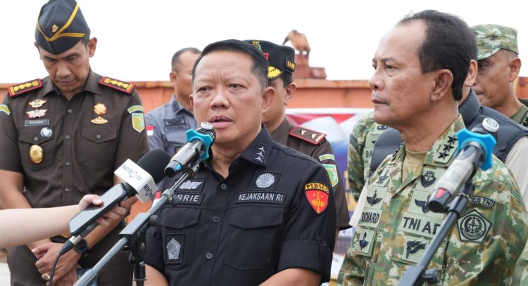 Satgas PKH Tinjau Kontainer  Berisi Mineral Rare Earth di Batam,  Cegah Penyelundupan SDA Strategis