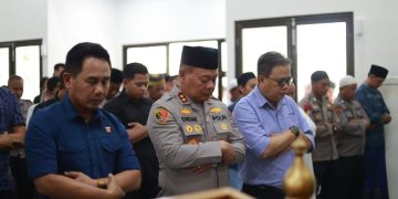 Kapolda Kaltim Sholat Jumat Bersama Warga Sangatta, Perkuat Sinergi dan Kamtibmas di Kutai Timur