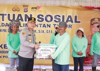 Kapolda Kaltim Serahkan Bansos untuk Petani Bakutor, Dorong Lahan Eks Tambang Jadi Sumber Pangan Produktif
