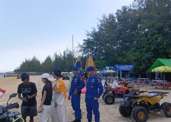 Hadir Beri Rasa Aman di Hari Libur Panjang, Ditpolairud Polda Kaltim Gelar Patroli dan Pengamanan Kawasan Wisata Pantai