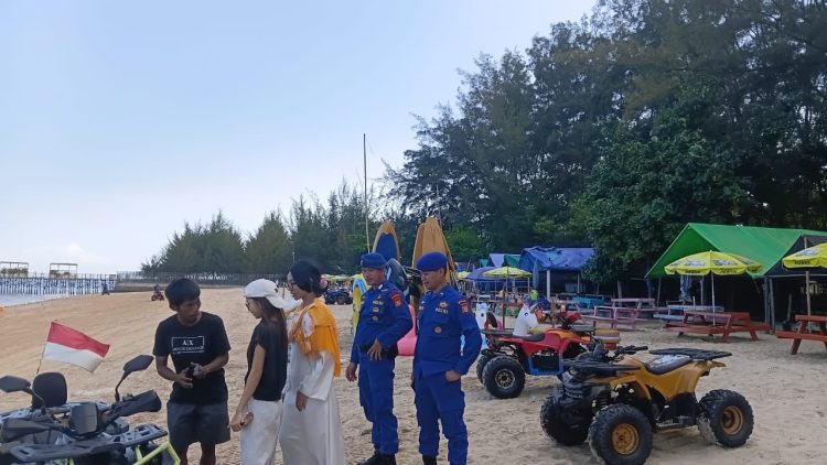 Hadir Beri Rasa Aman di Hari Libur Panjang, Ditpolairud Polda Kaltim Gelar Patroli dan Pengamanan Kawasan Wisata Pantai