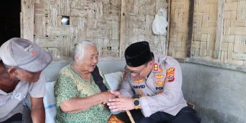 Kapolres Langkat Tunjukkan Kepedulian terhadap Lansia di Secanggang, Humanisme Polri Hadir di Tengah Masyarakat