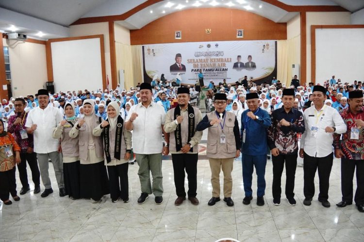 Ketua PPIH dan Bupati Batu Bara Sambut Hangat Kepulangan Kloter 04 Debarkasi Medan dari Tanah Suci