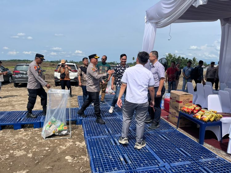 KAPOLRES BINJAI HADIRI PELETAKAN BATU PERTAMA PEMBANGUNAN PT NATURAL TIRTA SEGAR DI LANGKAT