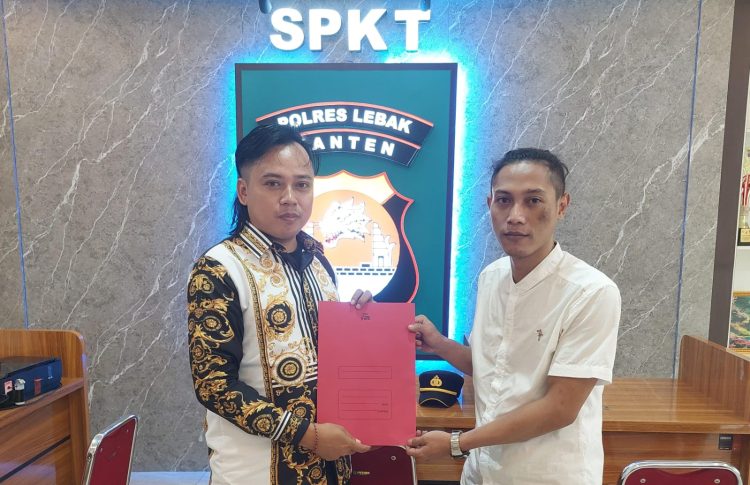 King Naga Dampingi Warga, Lapor Oknum Kades ke Polres Lebak Terkait Dugaan Penyimpangan Program KETAPANG