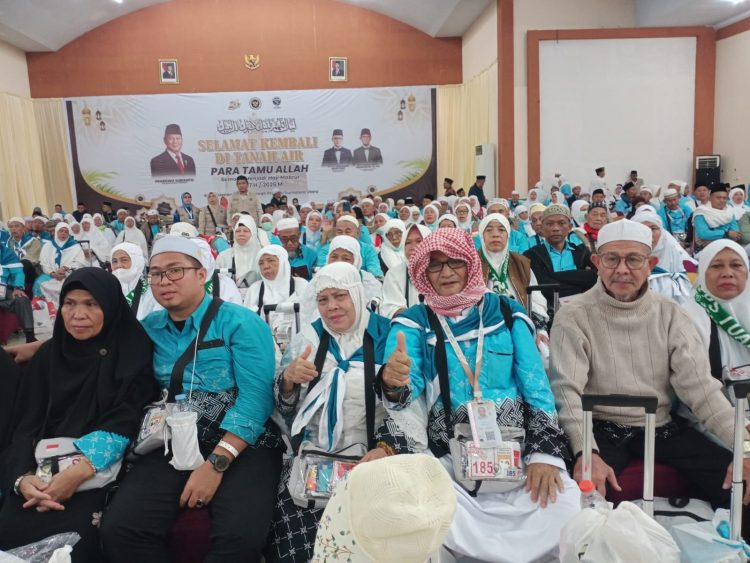 360 Jemaah Kloter 10 Debarkasi Medan Tiba di Tanah Air, Kakanwil Ingatkan Haji Mabrur Harus Terus Dijaga Sepanjang Hayat