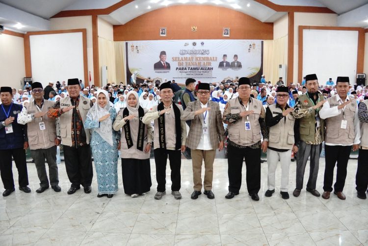 357 Jemaah Kloter 11 Debarkasi Medan Tiba di Tanah Air, Kakanwil Kemenhaj Sumut Ajak Jadi Teladan dan Penebar Kemaslahatan