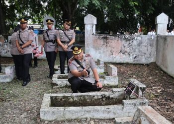Kapolres Langkat Pimpin Ziarah Rombongan di TMP Pangkalan Brandan, Wujud Penghormatan kepada Jasa Para Pahlawan