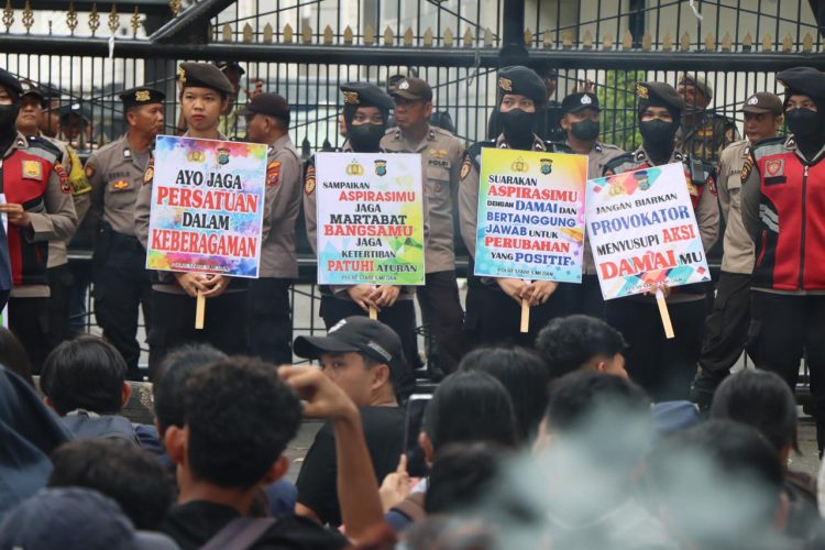 Kapolrestabes Medan Tekankan Personel Tetap Sabar dan Humanis Saat Melayani Aksi Massa KBMN