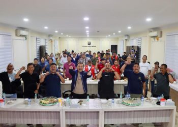 Kapolrestabes Medan Nobar Kick Off Piala Dunia 2026 Bersama Personel dan Masyarakat