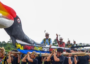 Gubernur Ajak Generasi Muda Jaga Nilai Budaya Dayak Kenyah Temengang Iwan