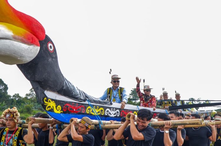 Gubernur Ajak Generasi Muda Jaga Nilai Budaya Dayak Kenyah Temengang Iwan