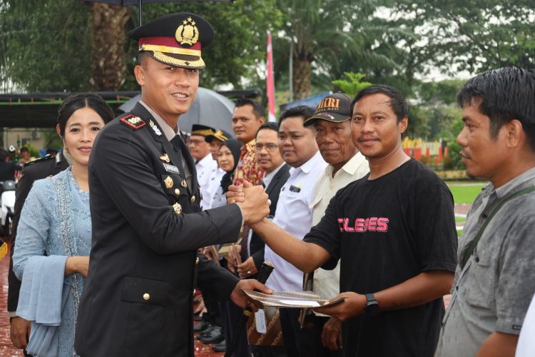 Puncak Hari Bhayangkara ke-80, Polres PPU Anugerahkan Penghargaan bagi Insan Berprestasi dan Juara Perlombaan