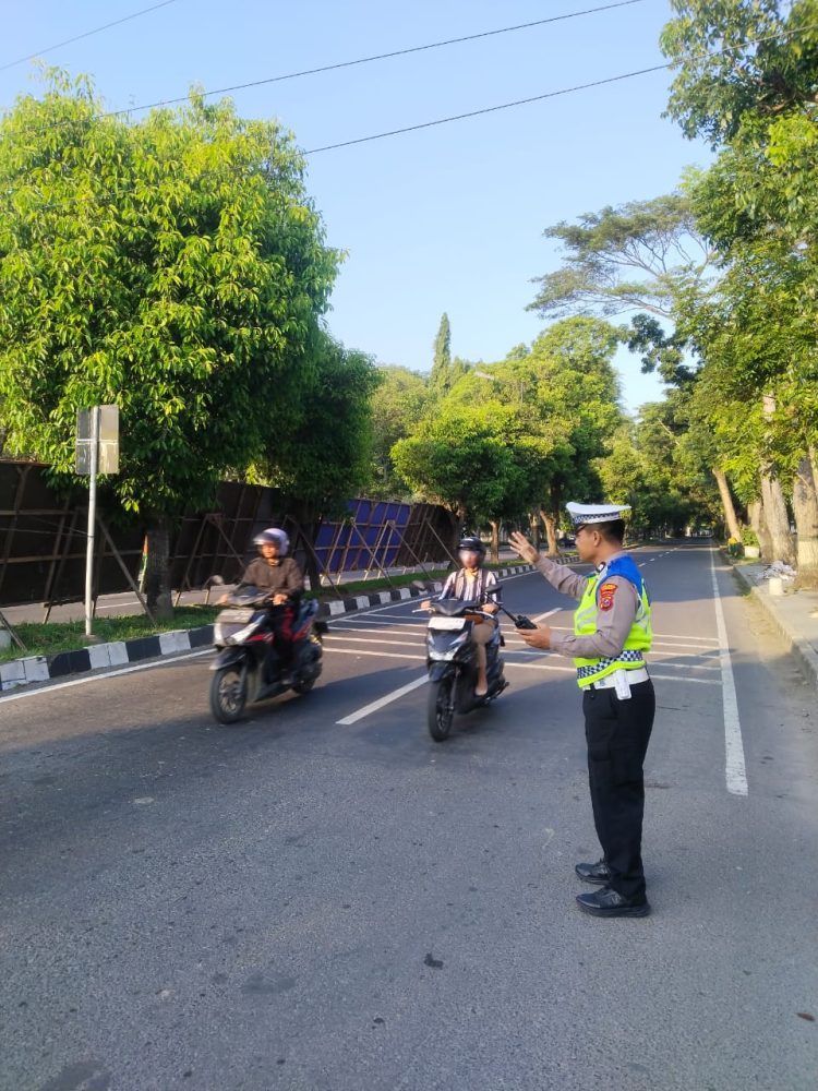 Himbauan Tertib Lalu Lintas Disampaikan Personel Satlantas Polres Langkat Dan Pengaturan Lalu Lintas Pagi