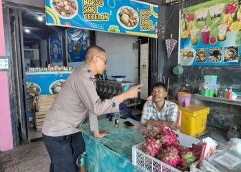 Bhabinkamtibmas Polsek Stabat Gencarkan Sambang, Imbau Warga Waspada Curanmor serta Manfaatkan Call Center 110