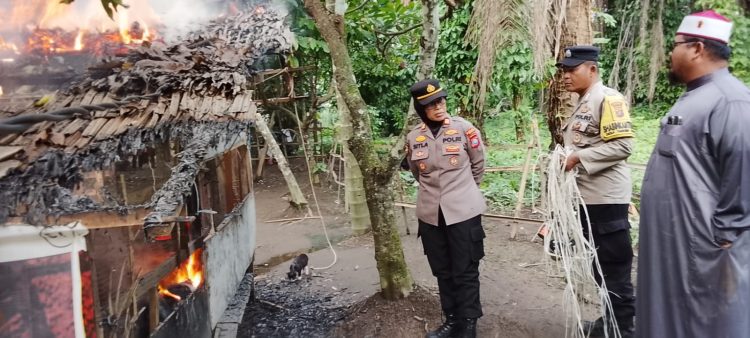Polsek Binjai Bersama Tokoh Agama dan Masyarakat Grebek Sarang Narkoba di Tandem Hilir