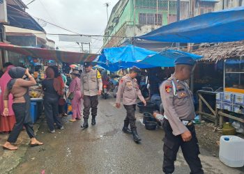 Polsek Salapian Sambangi Warga di Pekan Sabtu Tanjung Langkat, Hadirkan Rasa Aman di Tengah Aktivitas Masyarakat