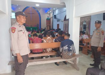 Polsek Tanjung Pura Hadir Jaga Kekhusyukan Ibadah Minggu 