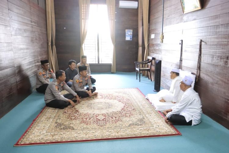 Pererat Silaturahmi dengan Ulama, KA SPN Polda Sumut dan Kapolres Langkat Kunjungi Madrasah Tuan Guru Besilam