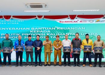 Bantuan Keuangan Parpol Diserahkan, Gubernur Ajak Bangun Demokrasi yang Lebih Berkualitas 