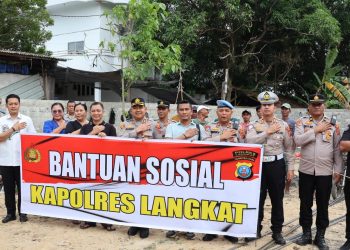Kapolres Langkat Salurkan Bantuan Material untuk Pembangunan Gereja       