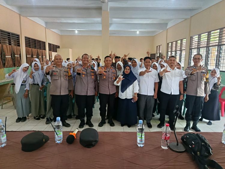 Polri Hadir di Sekolah, Sat Binmas Polres Langkat Edukasi Pelajar Cegah Pergaulan Bebas dan Gangguan Kamtibmas