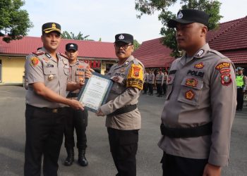 Kapolres Binjai Berikan Penghargaan Dan Apresiasi Terhadap Personel Yang Berprestasi