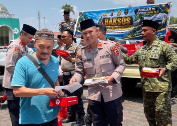 Edukasi Bahaya Karhutla dan Berbagi Kebaikan, Serdik Sespimmen Ke-67 Bagikan 1.200 Nasi Kotak di Masjid Agung Berau