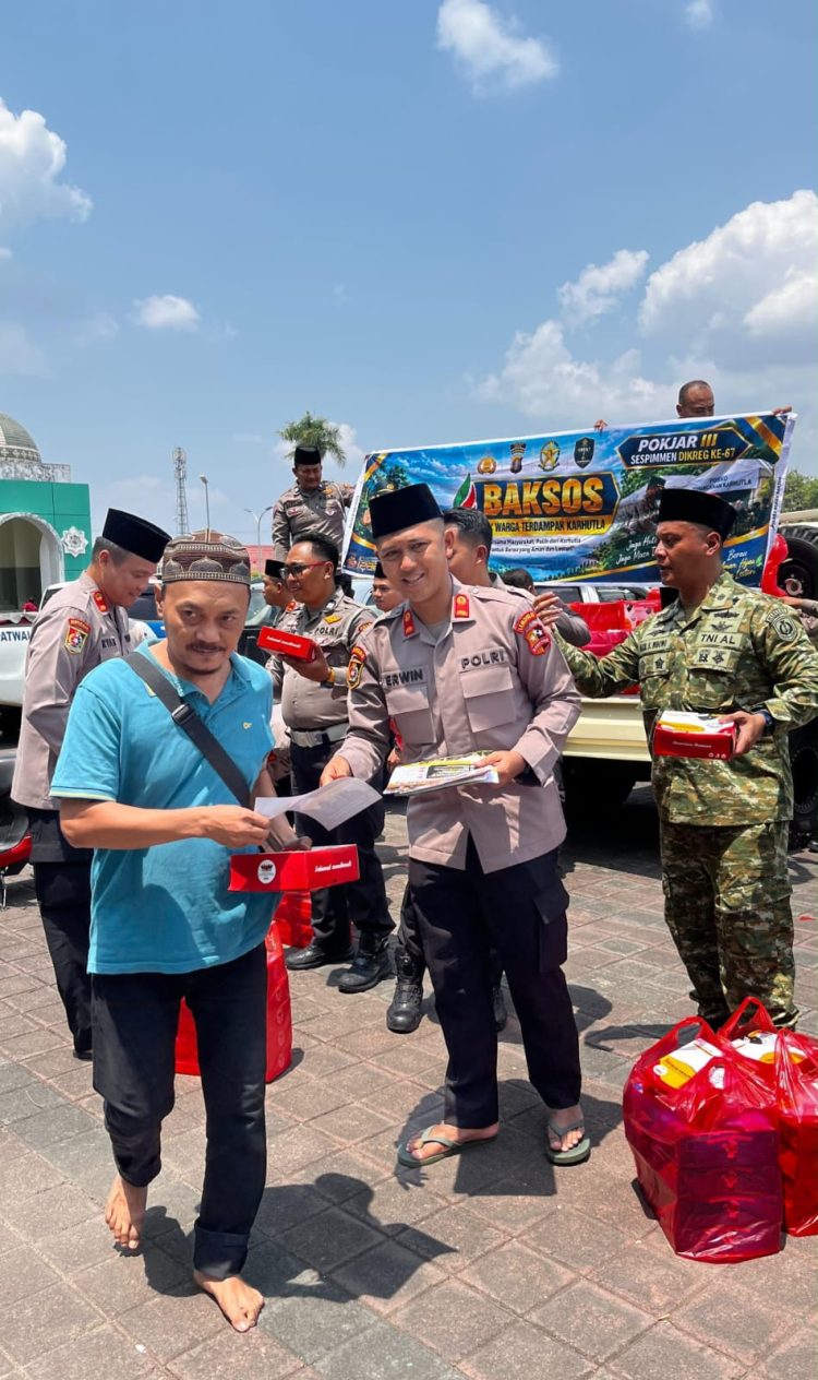 Edukasi Bahaya Karhutla dan Berbagi Kebaikan, Serdik Sespimmen Ke-67 Bagikan 1.200 Nasi Kotak di Masjid Agung Berau